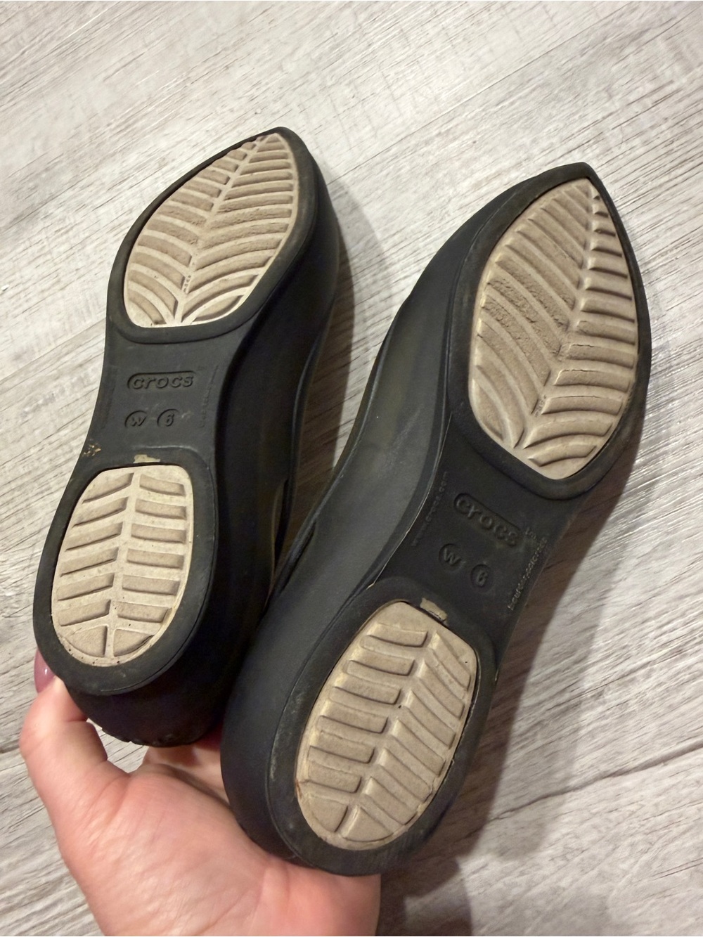 CROCS Women's Black Pointed Toe Ballet Flats - Picture 5 of 5
